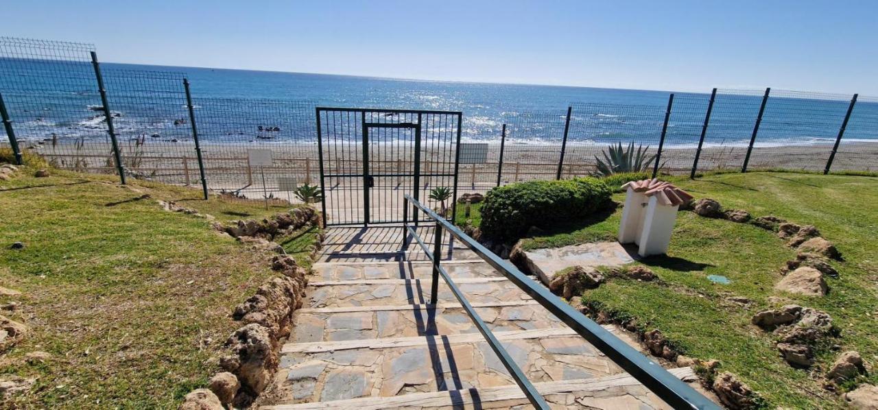 Casares Del Mar Luxury Apartment Малага Екстериор снимка