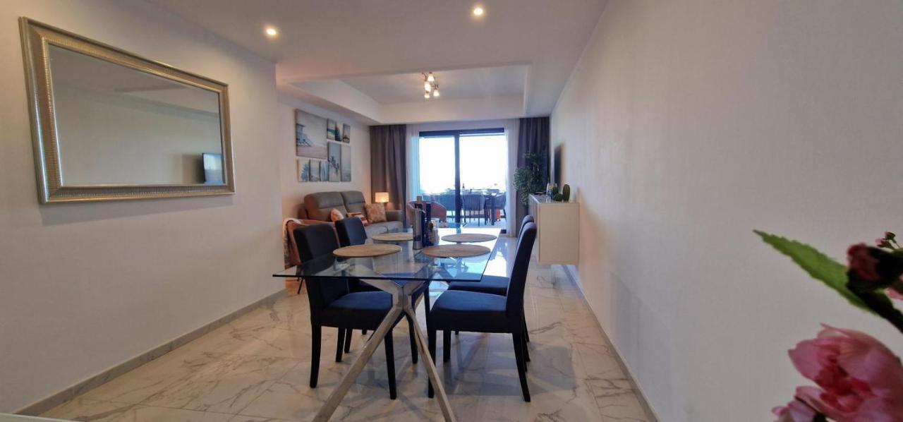 Casares Del Mar Luxury Apartment Малага Екстериор снимка