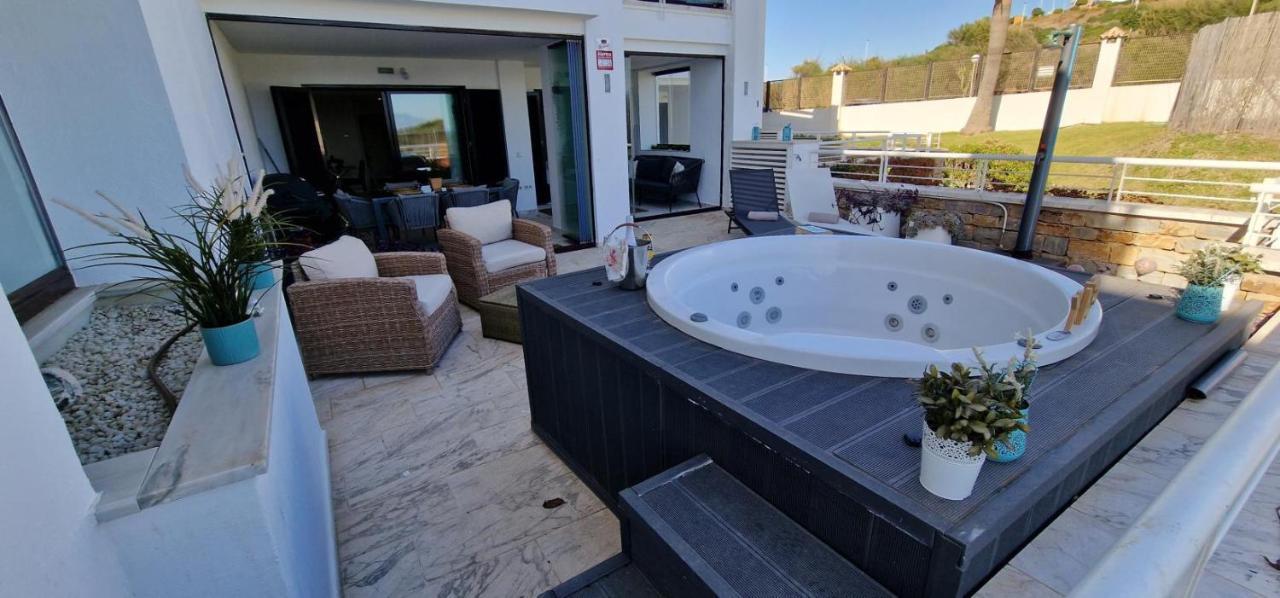 Casares Del Mar Luxury Apartment Малага Екстериор снимка