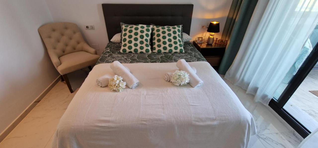 Casares Del Mar Luxury Apartment Малага Екстериор снимка
