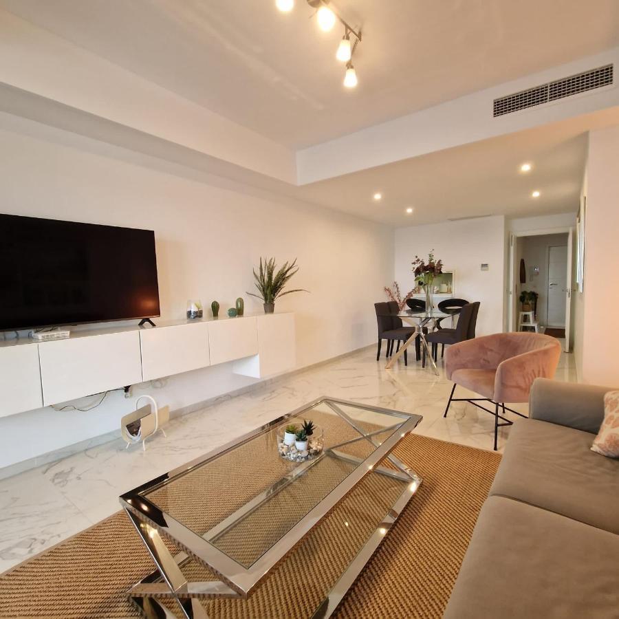 Casares Del Mar Luxury Apartment Малага Екстериор снимка