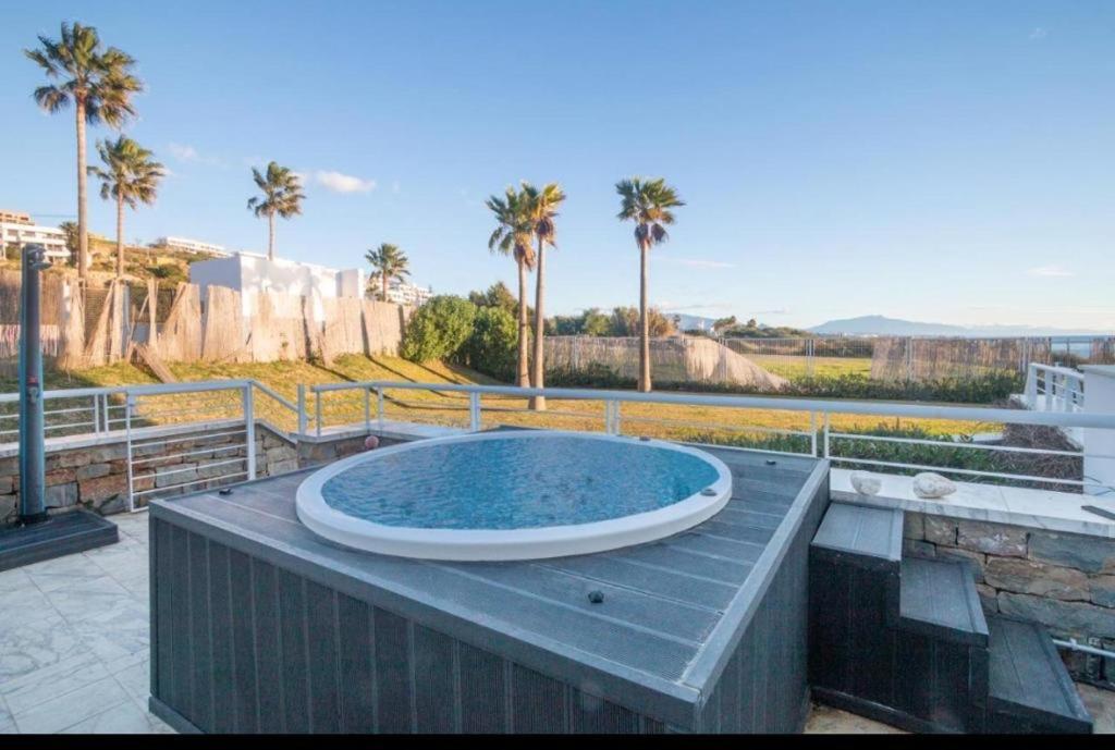 Casares Del Mar Luxury Apartment Малага Екстериор снимка